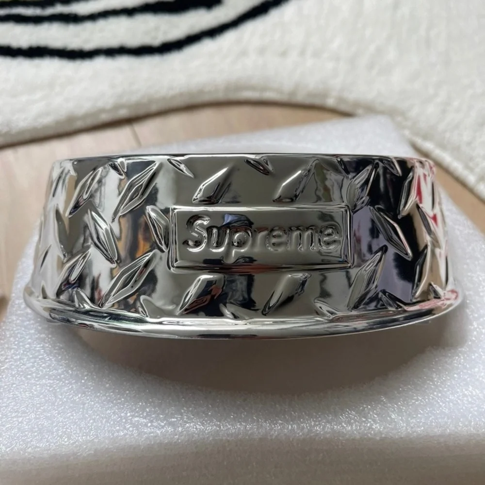Supreme dog bowl Metal grey silver collectible Diamond plate ss23 box ceramic og